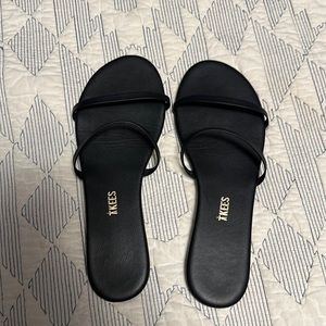 Black TKEES Gemma style